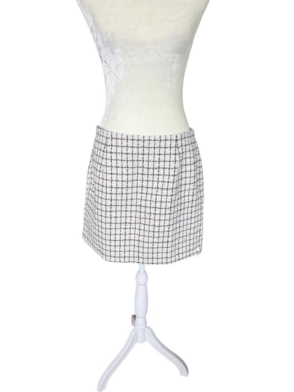 Black and white tweed mini skirt lined with side zipper women's size medium